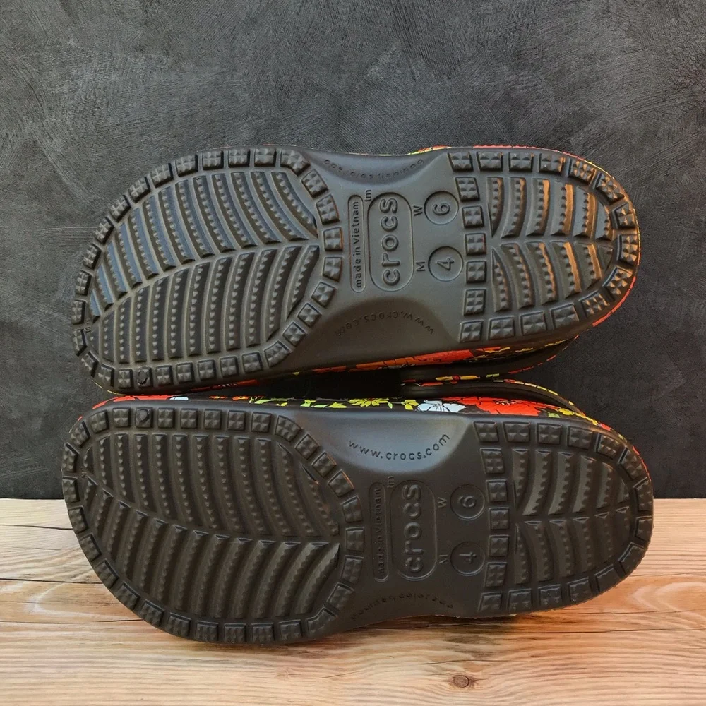 Crocs Classic Retro Floral Clog - Picture 13 of 16